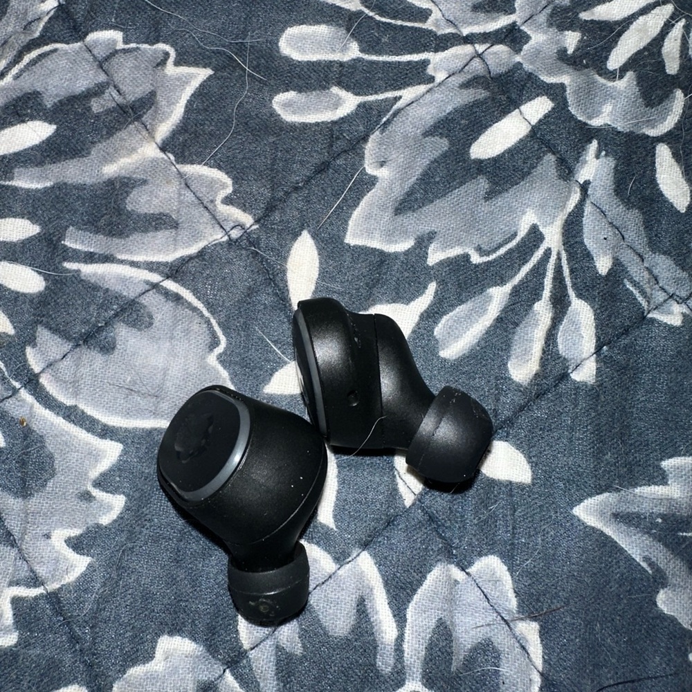 Skullcandy earbuds - Picture 3 of 8